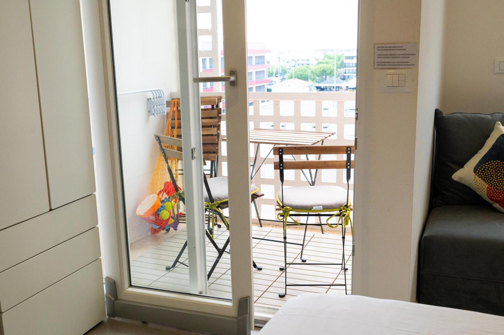 Monolocale Con Terrazza E Cucina Apartment Lignano Sabbiadoro Bagian luar foto